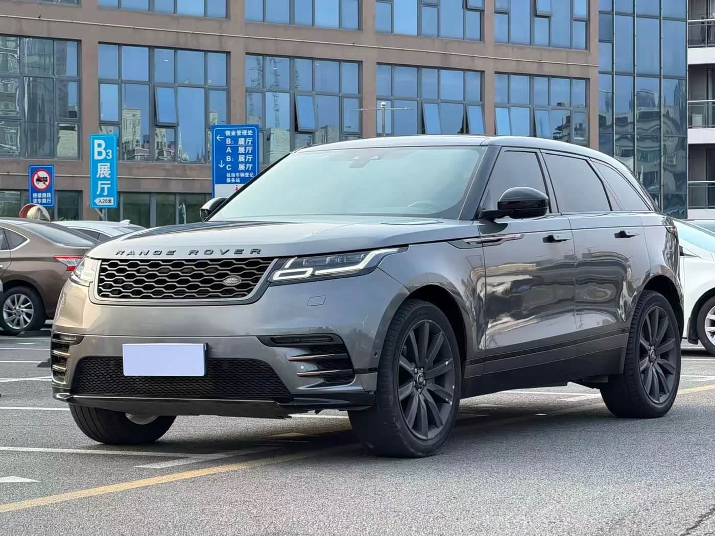Land Rover Range Rover Velar 2017 — Фото 1/9