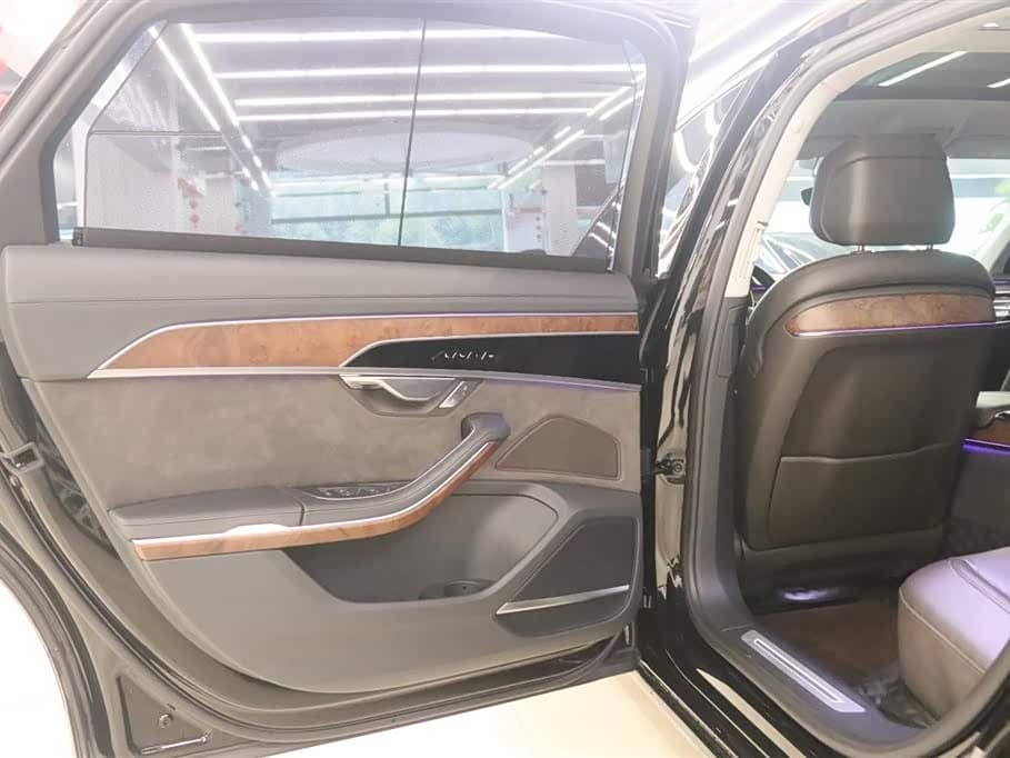 Audi A8 2020 — Фото 17/20