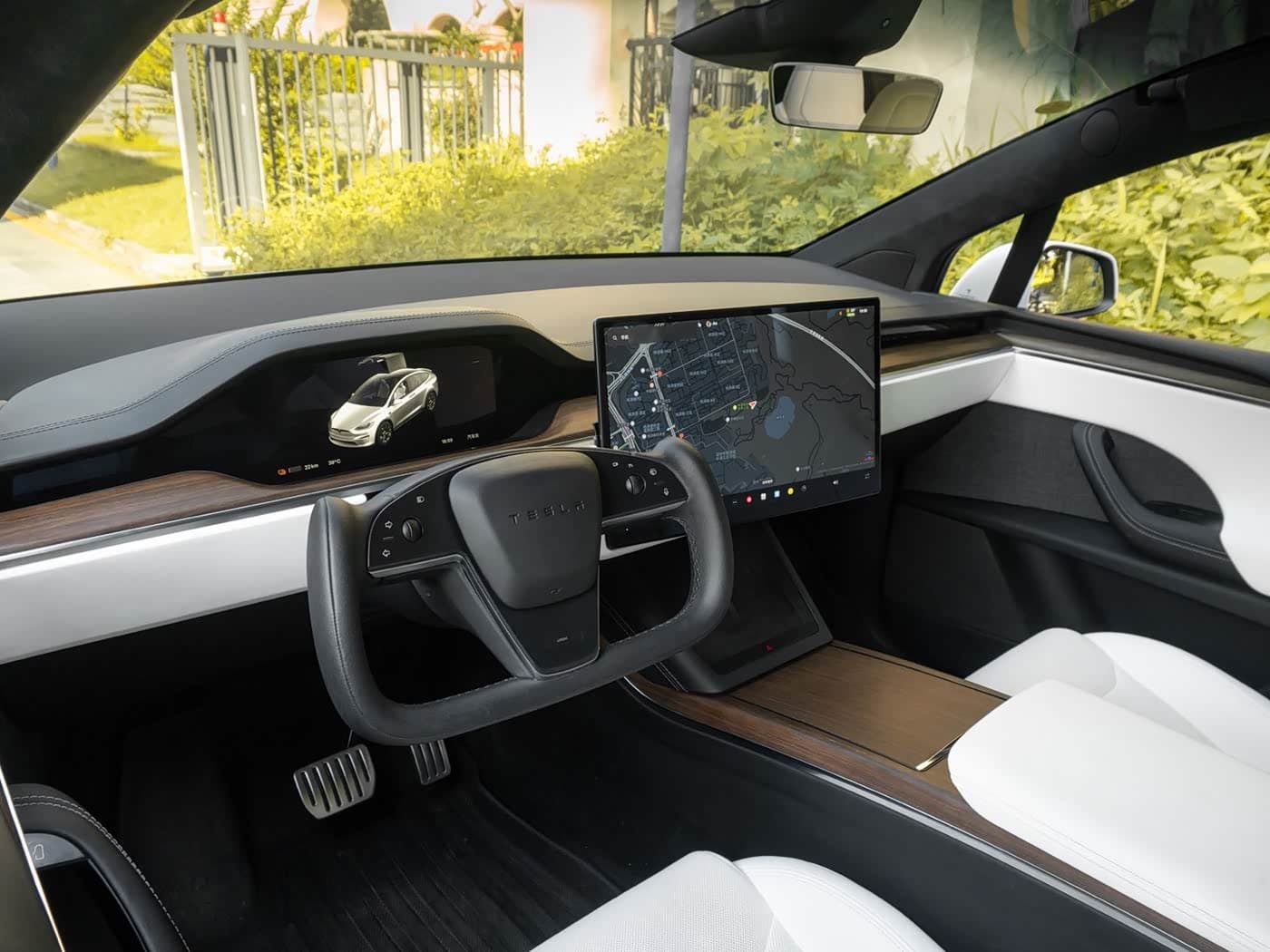 Tesla Model X 2023 — Фото 11/20
