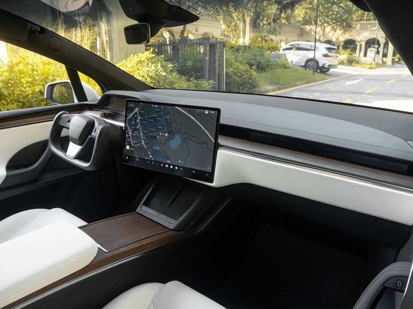 Tesla Model X 2023 — Фото 14/20