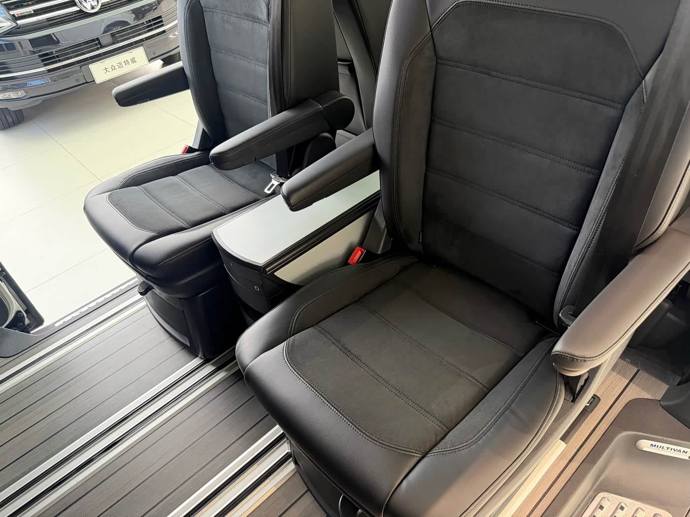 Volkswagen Multivan 2019 — Фото 13/20