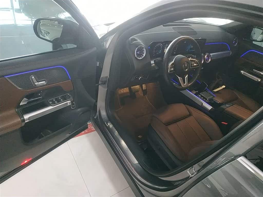 Mercedes-Benz GLB 2021 — Фото 13/20