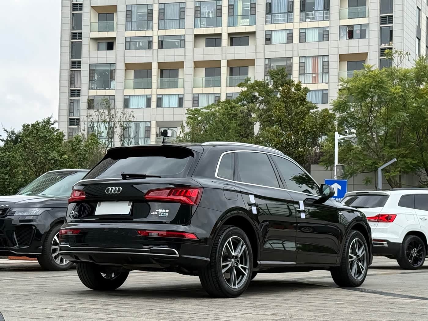 Audi Q5L 2019 — Фото 7/20