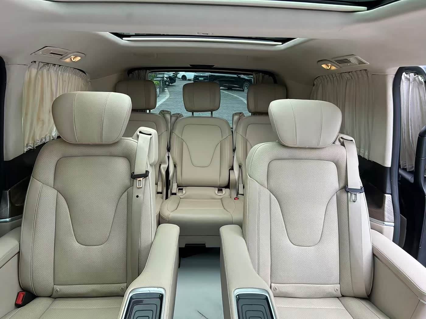 Mercedes-Benz V-Class 2022 — Фото 11/16