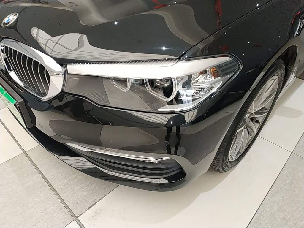 BMW 5 Series 2018 — Фото 18/20
