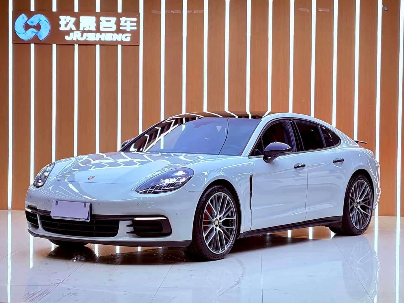 Porsche Panamera 2017 — Фото 1/20