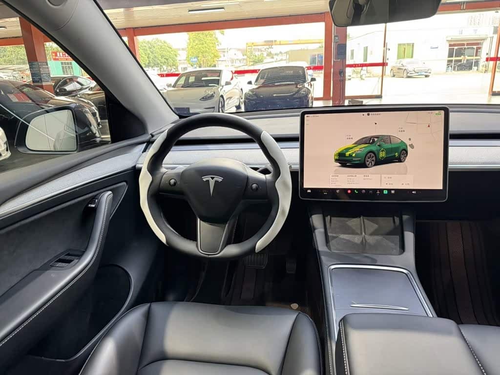 Tesla Model Y 2025 — Фото 11/20