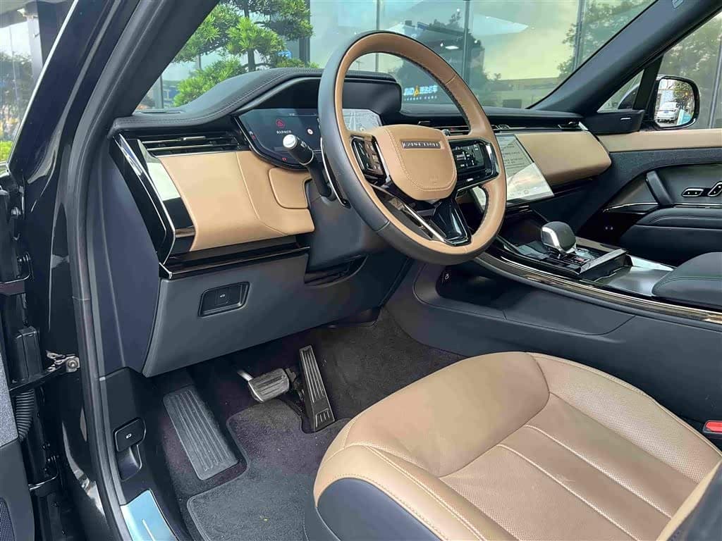 Land Rover Range Rover Sport 2026 — Фото 2/11