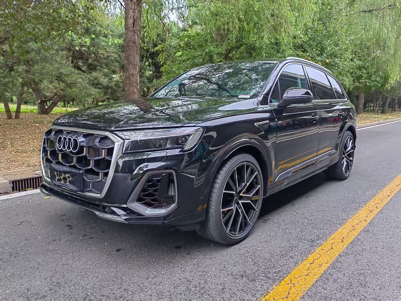 Audi Q7 2025 — Фото 1/20
