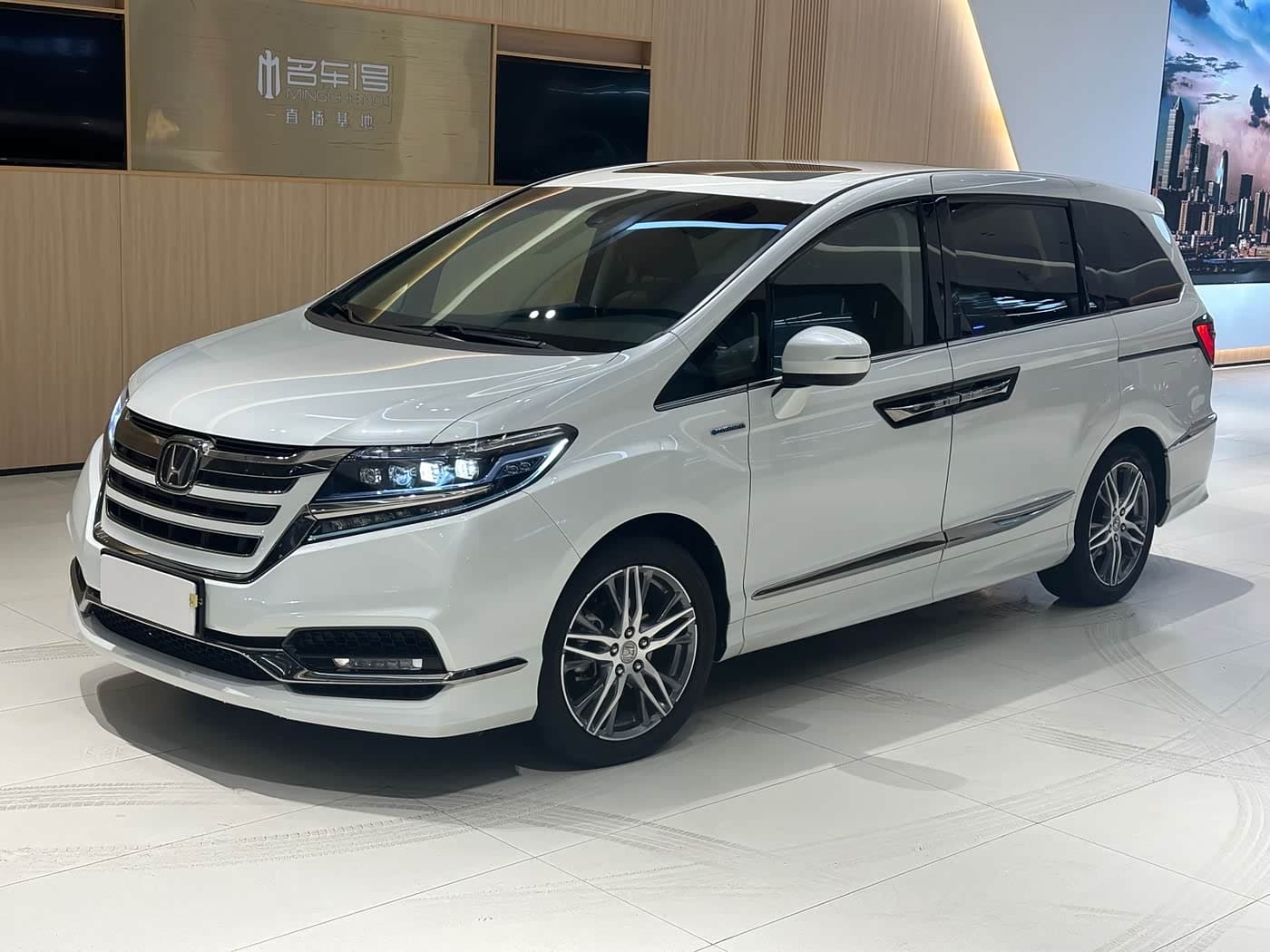 Honda Elysion 2022 — Фото 1/10