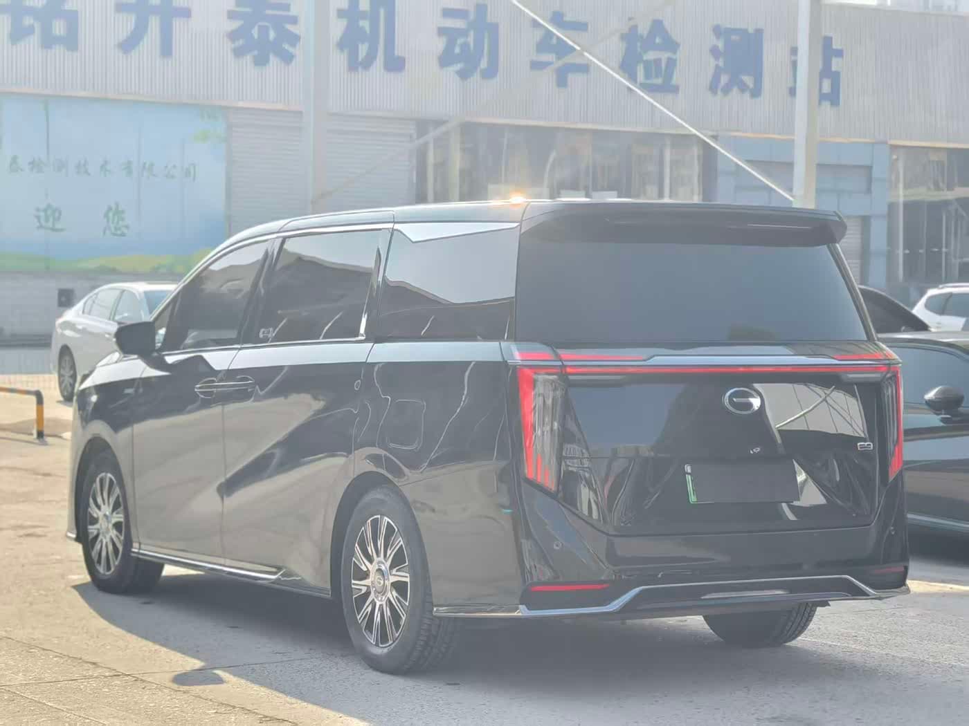 GAC Trumpchi Trumpchi E9 2023 — Фото 7/9