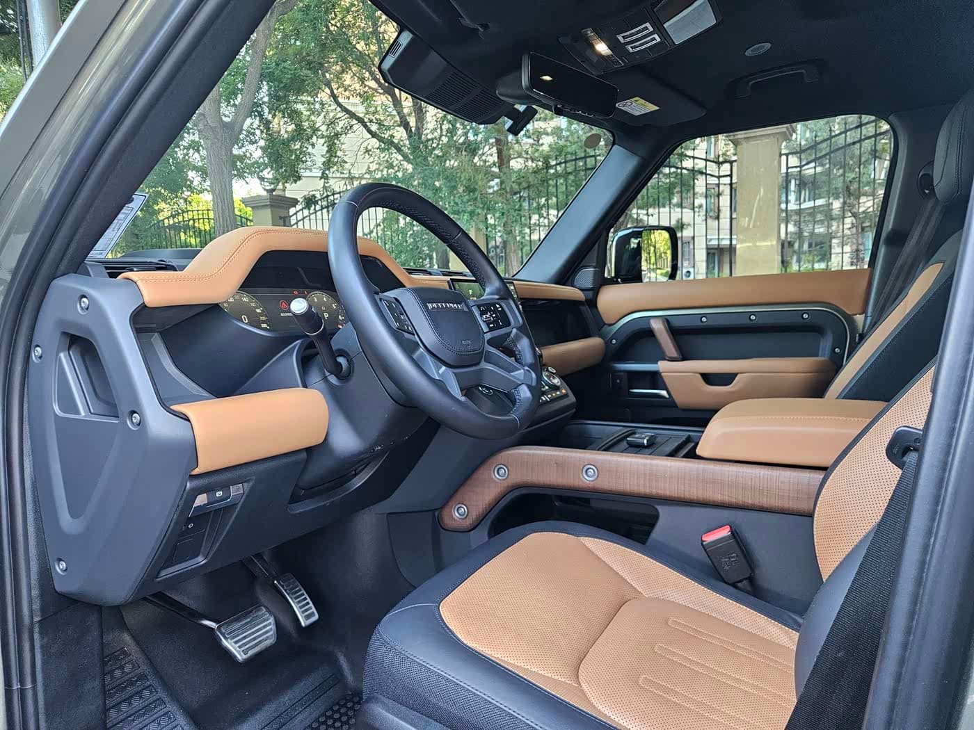 Land Rover Defender 2023 — Фото 6/20