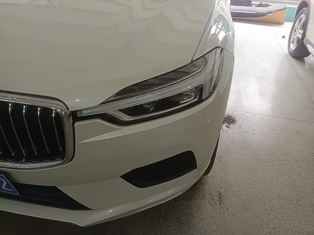 Volvo XC60 2019 — Фото 18/20