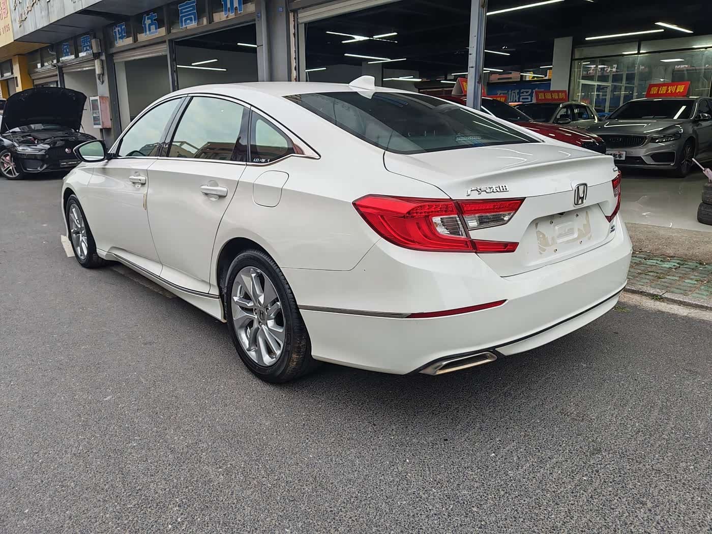 Honda Accord 2018 — Фото 4/18