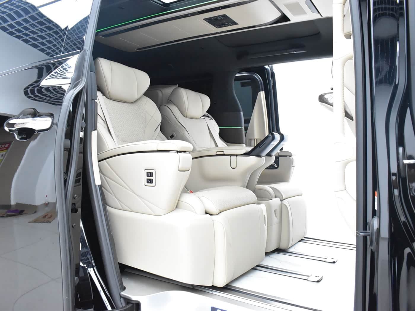 Toyota Alphard 2024 — Фото 20/20