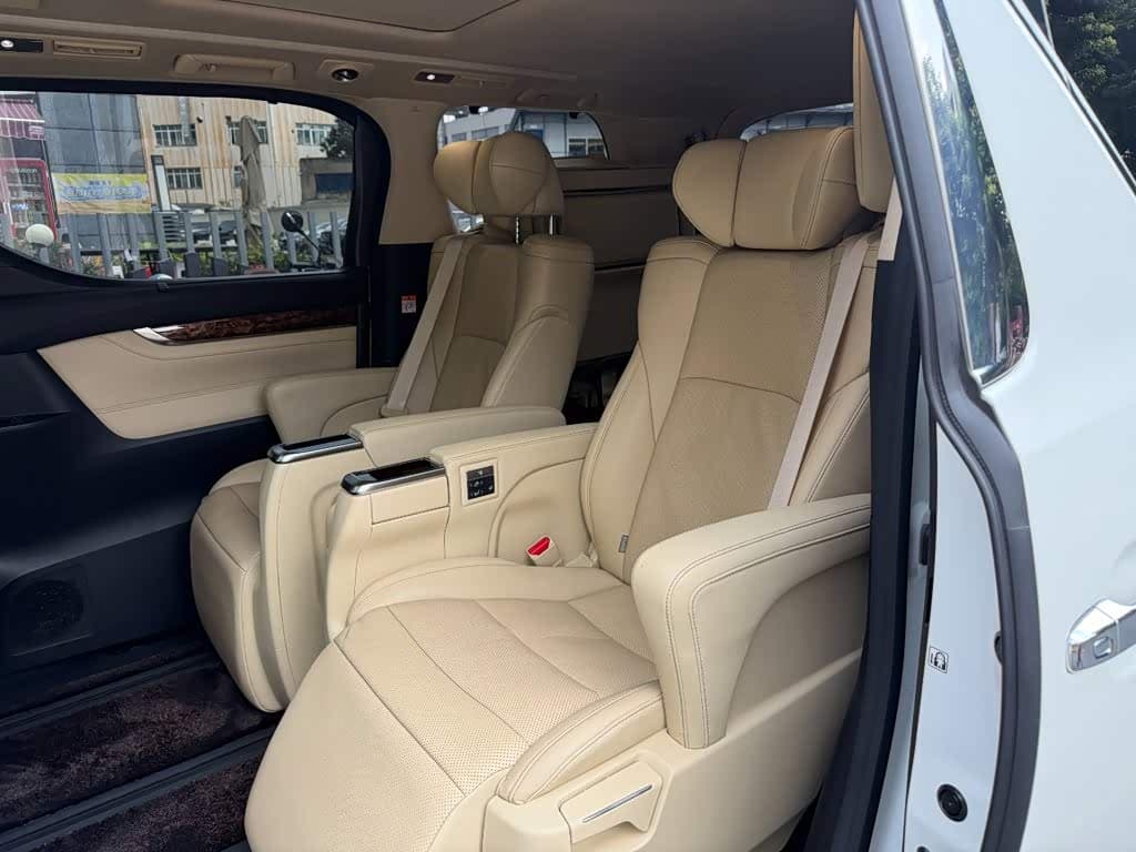 Toyota Alphard 2022 — Фото 12/14