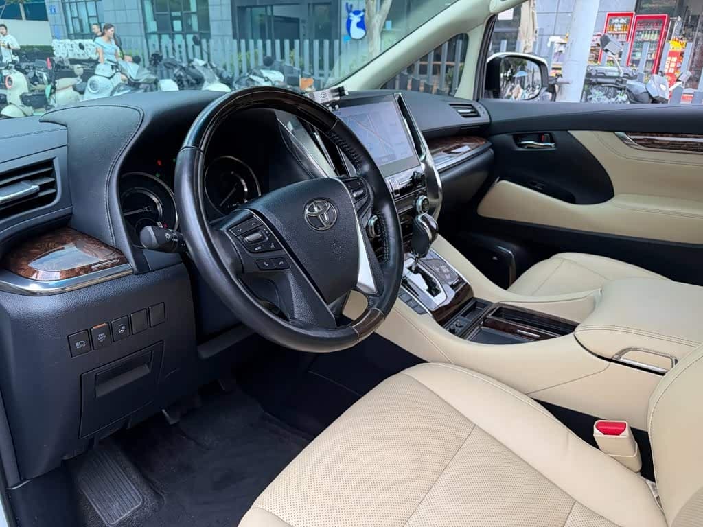 Toyota Alphard 2022 — Фото 7/14