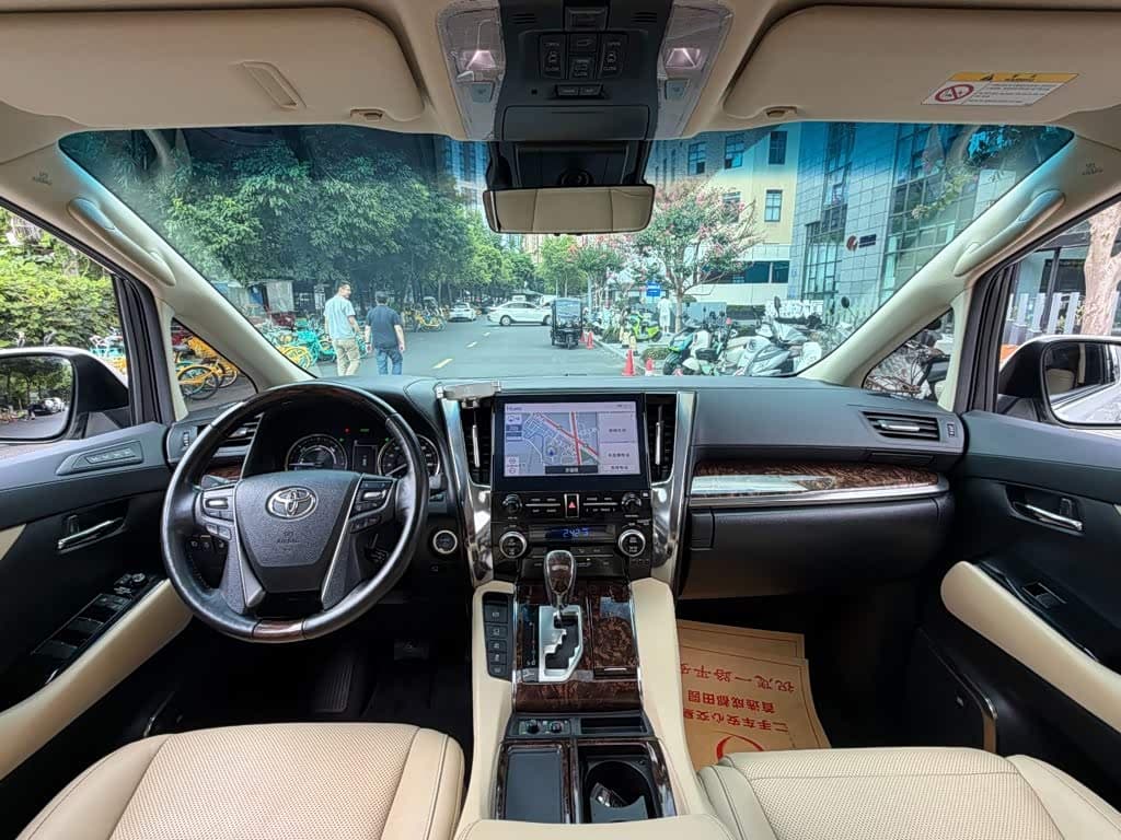 Toyota Alphard 2022 — Фото 13/14