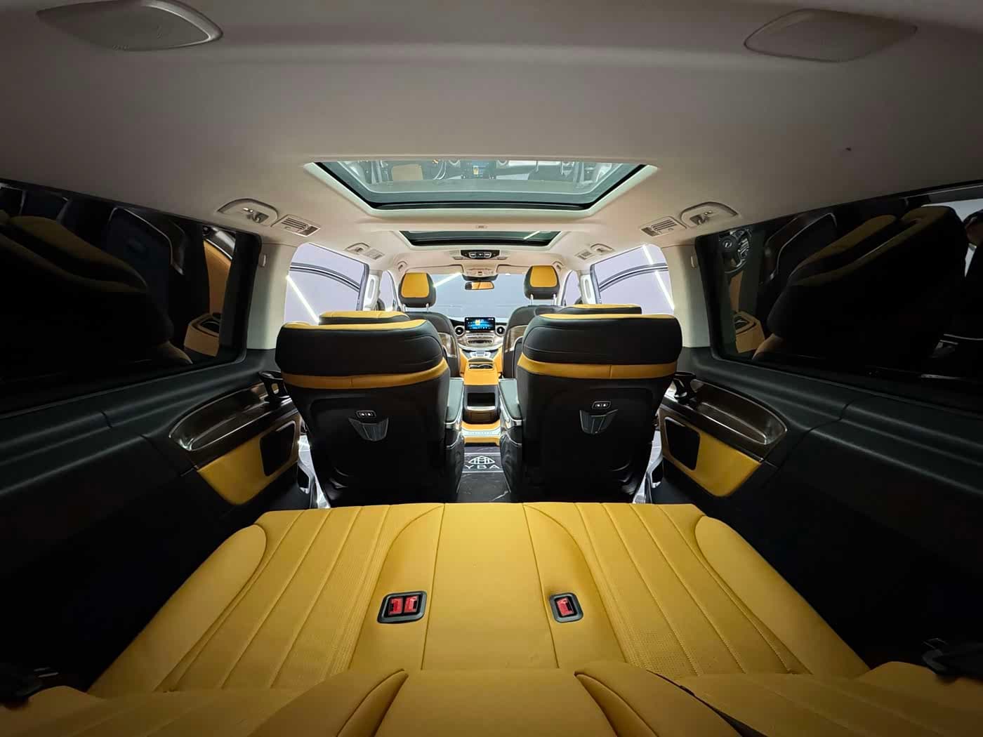 Mercedes-Benz V-Class 2021 — Фото 17/20
