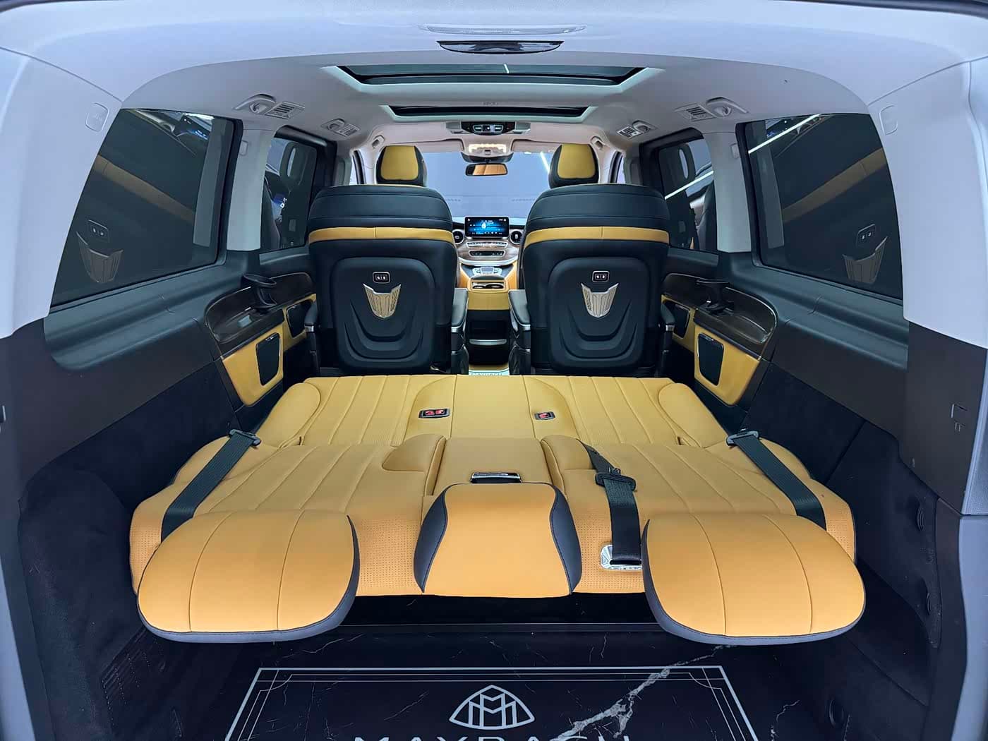 Mercedes-Benz V-Class 2021 — Фото 18/20