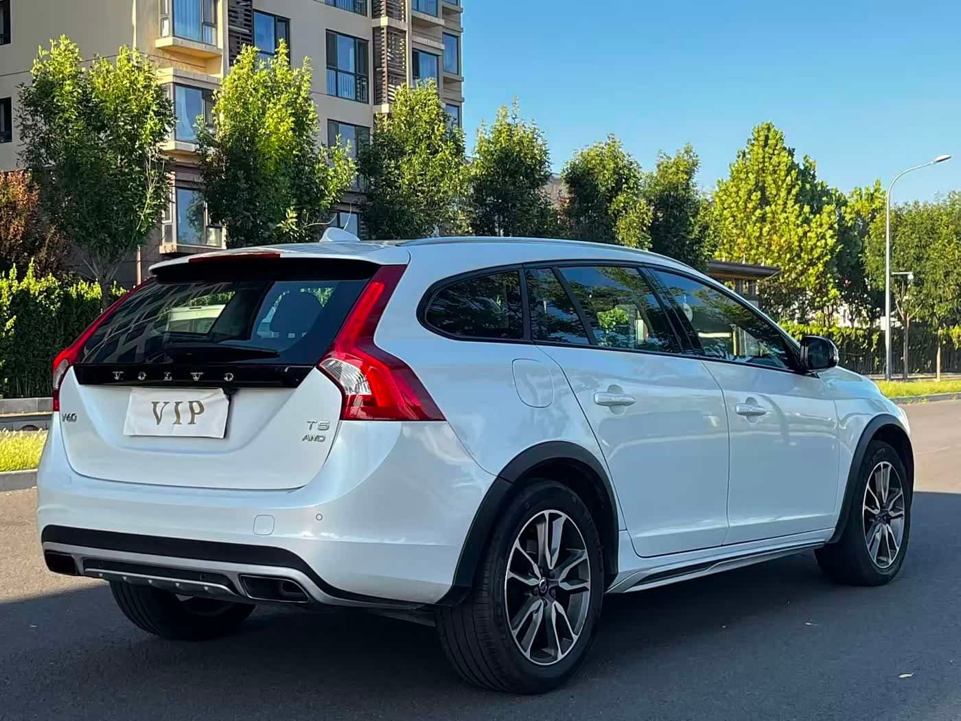Volvo V60 2017 — Фото 5/20