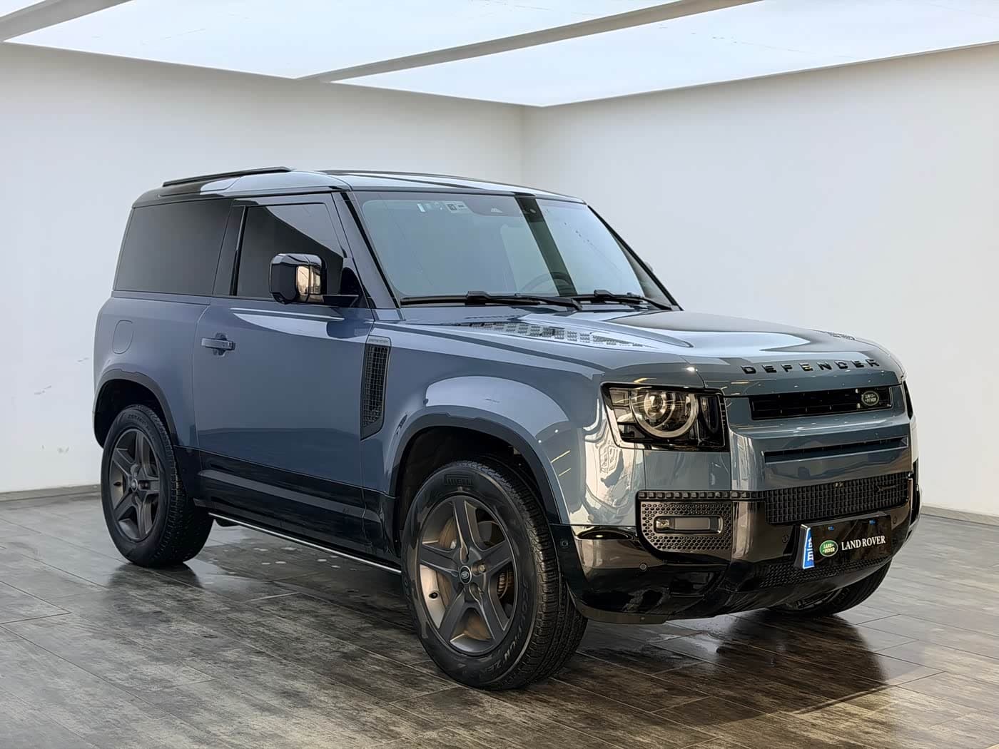 Land Rover Defender 2022 — Фото 3/17