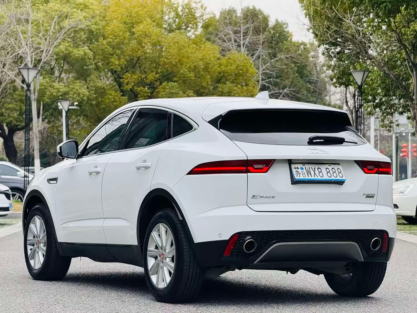 Jaguar E-PACE 2019 — Фото 7/20