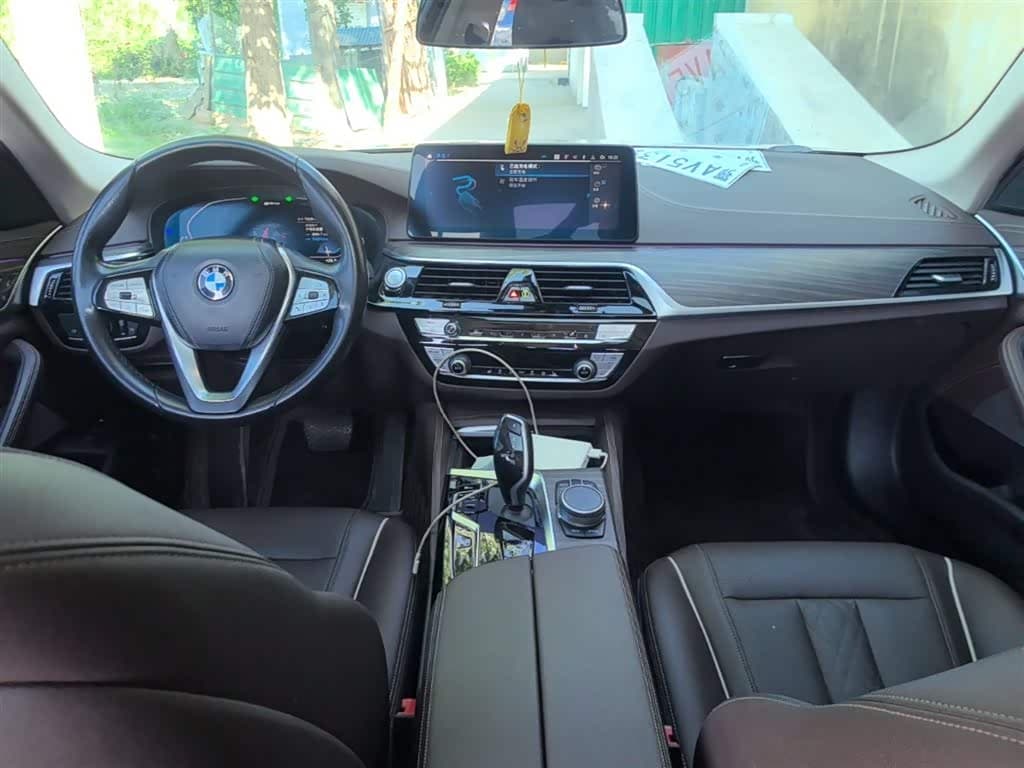 BMW 5 Series New Energy 2021 — Фото 6/20