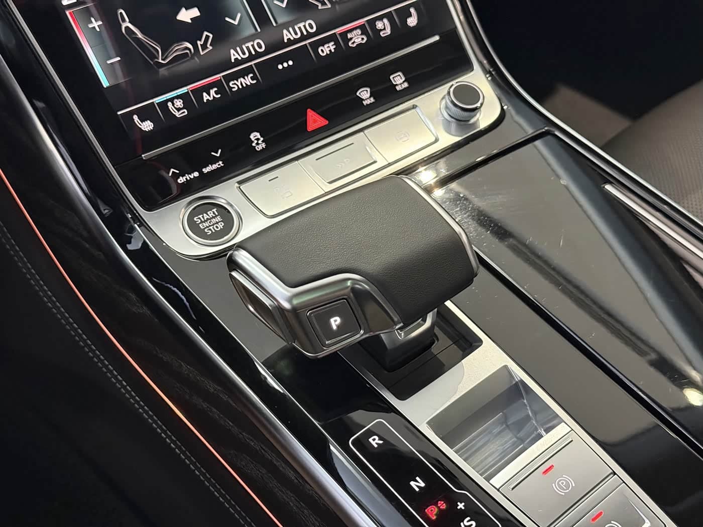 Audi A8 2023 — Фото 9/17
