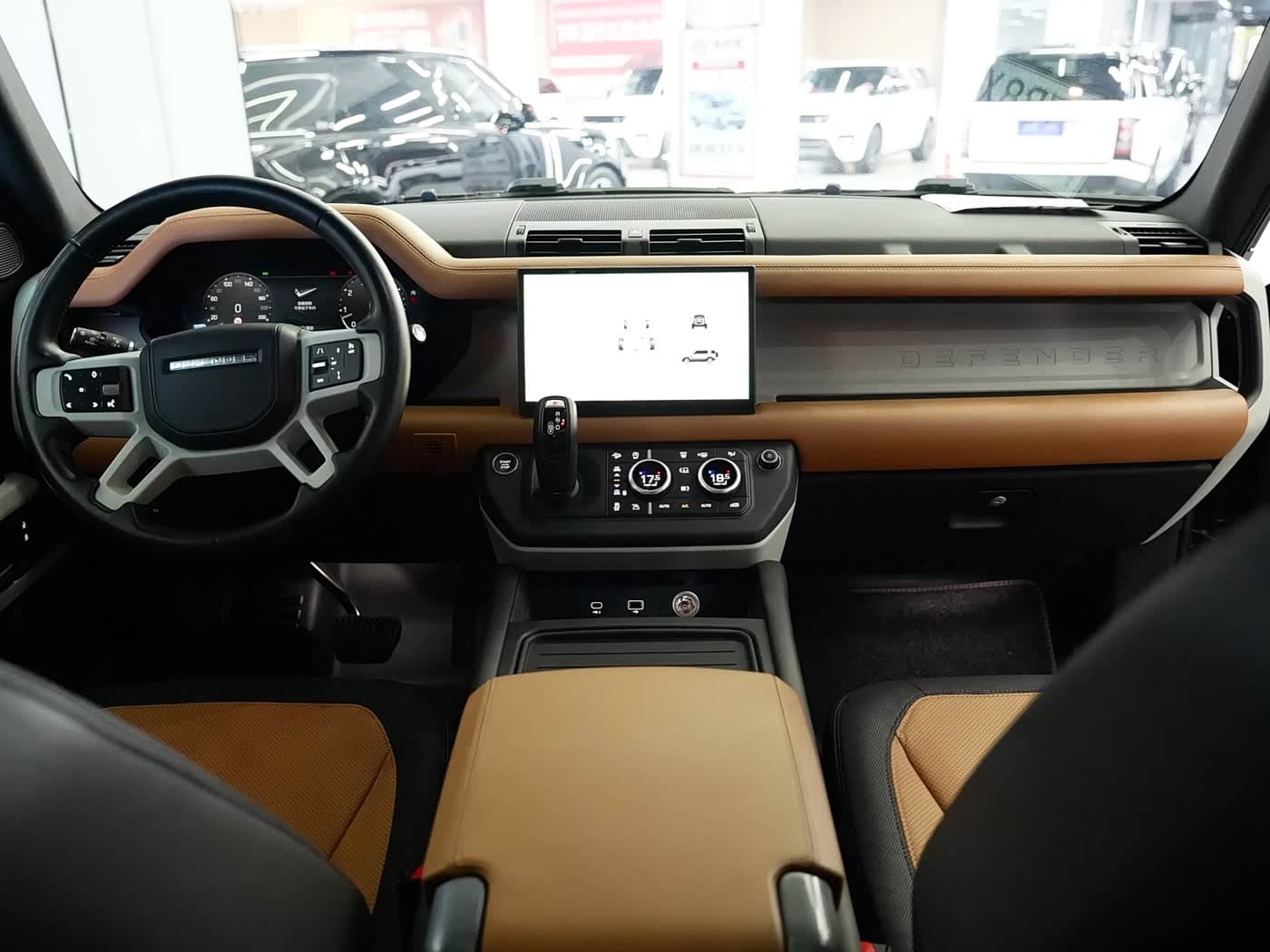 Land Rover Defender 2023 — Фото 12/16