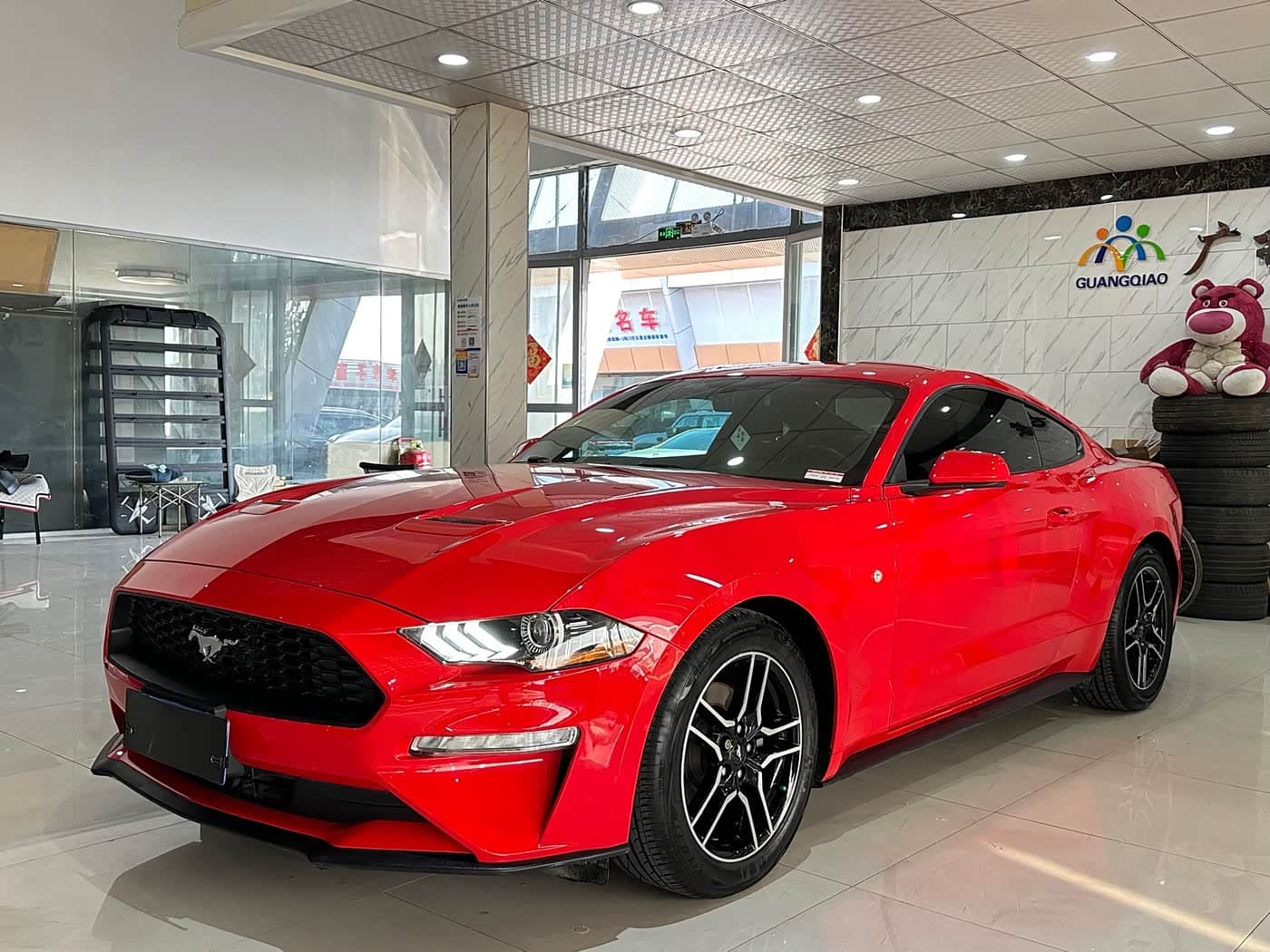 Ford Mustang 2019 — Фото 1/12