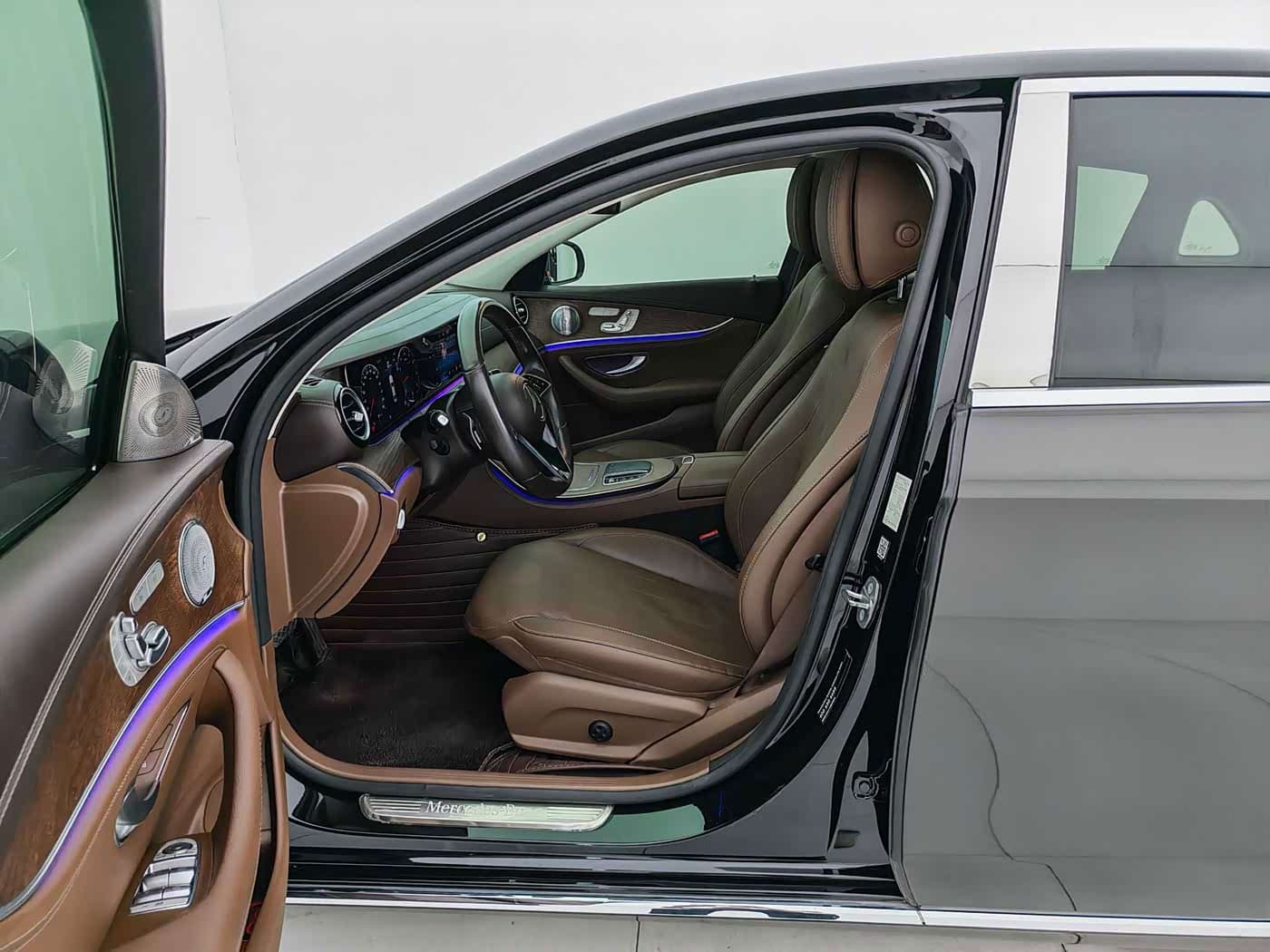 Mercedes-Benz E-Class 2023 — Фото 11/20