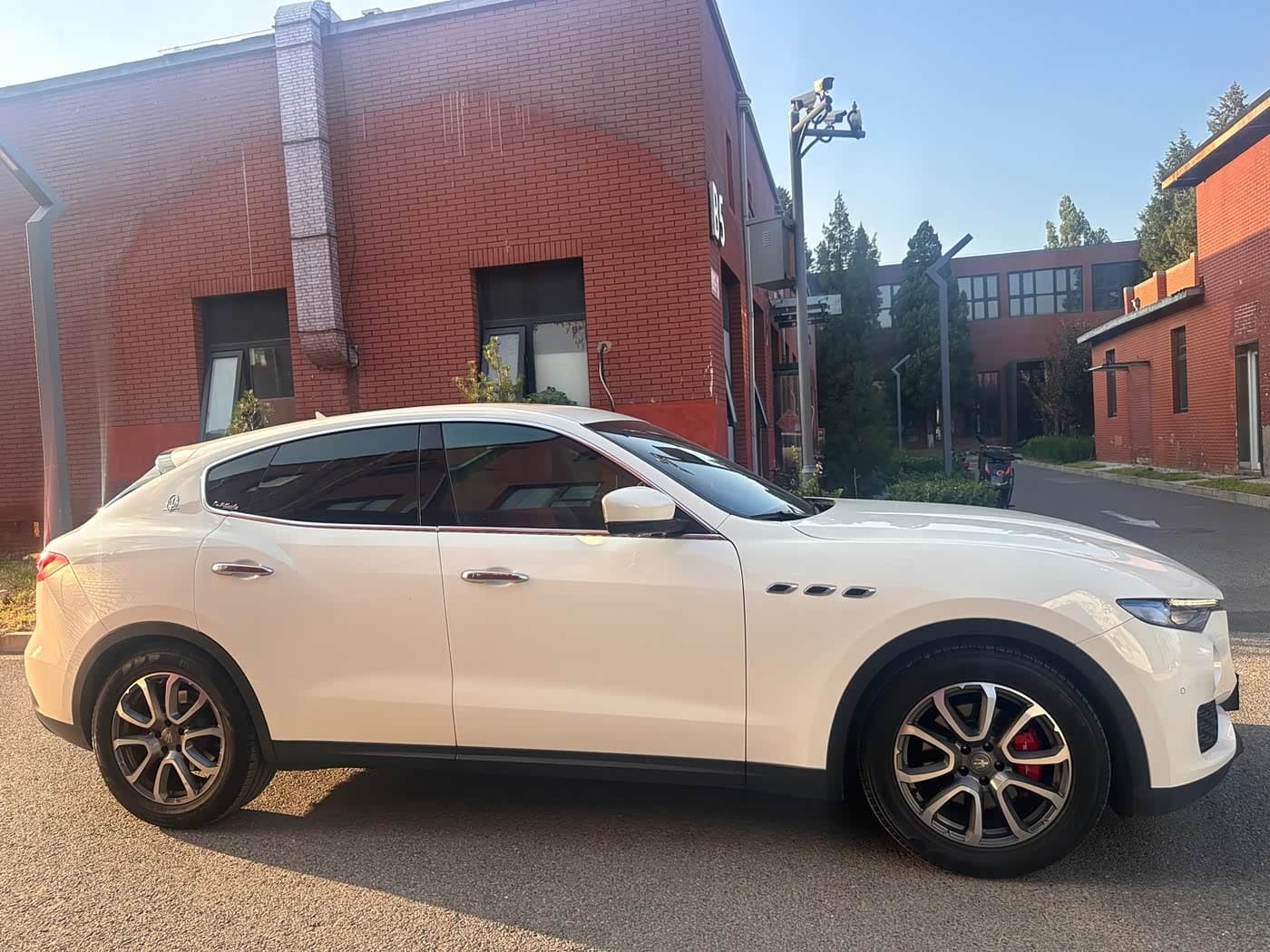 Maserati Levante 2018 — Фото 19/20