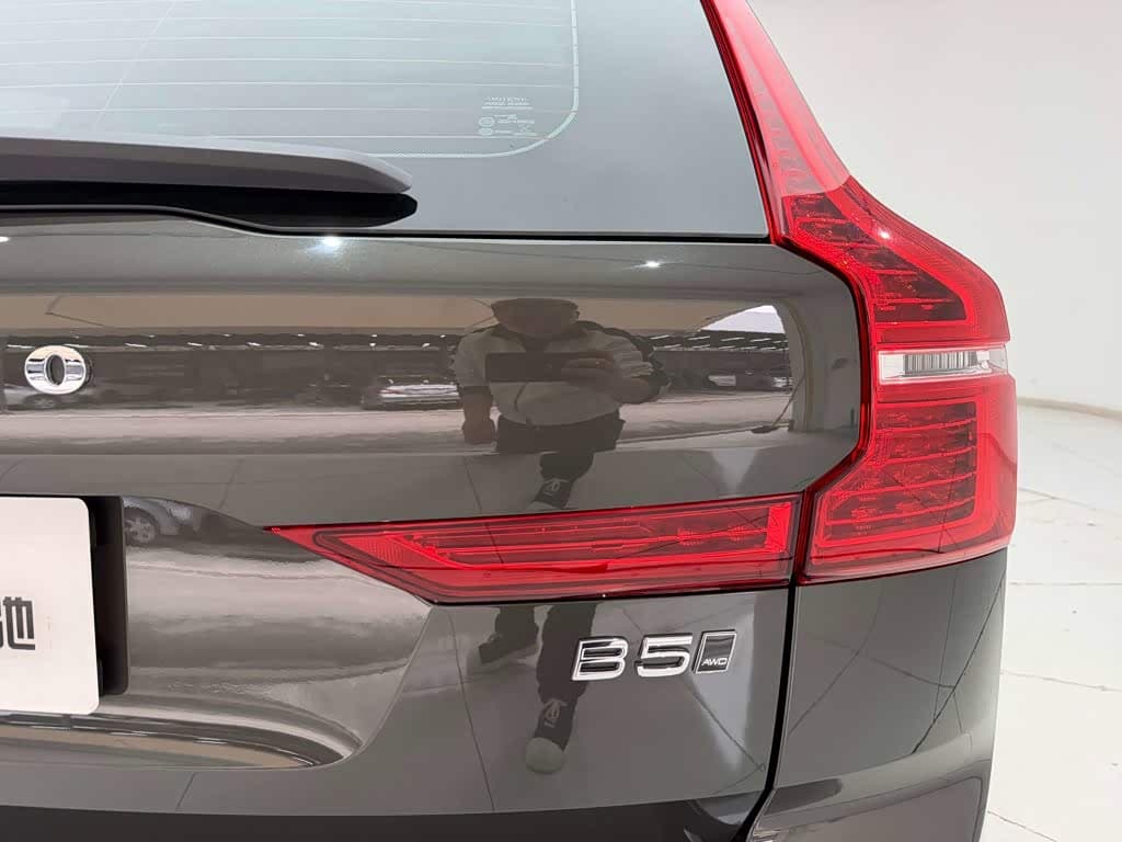 Volvo XC60 2022 — Фото 10/20