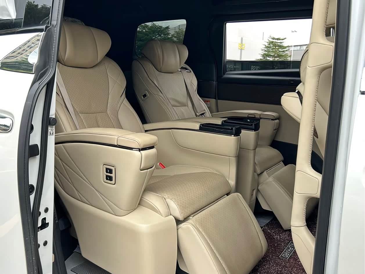 Toyota Alphard 2024 — Фото 16/20