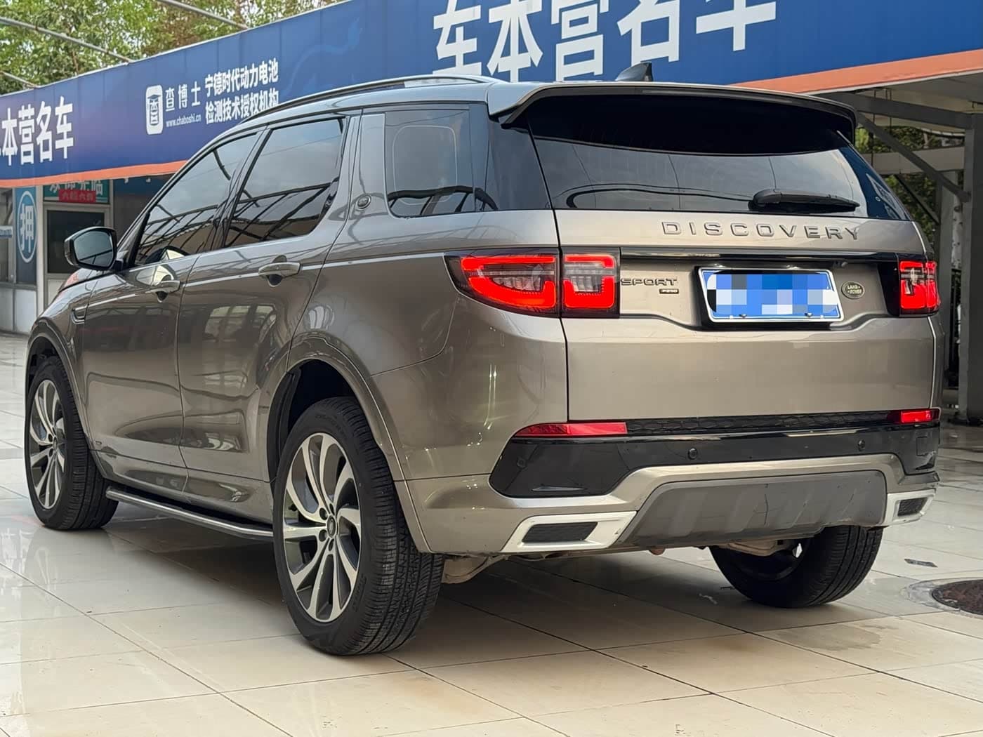 Land Rover Discovery Sport 2021 — Фото 6/13