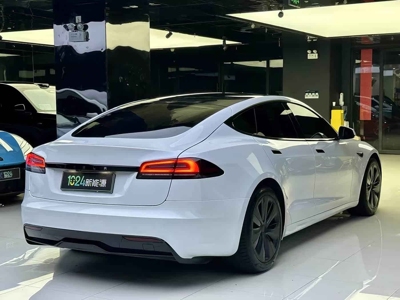Tesla Model S 2023 — Фото 4/13
