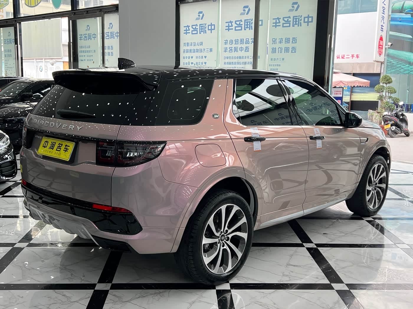 Land Rover Discovery Sport 2024 — Фото 14/17