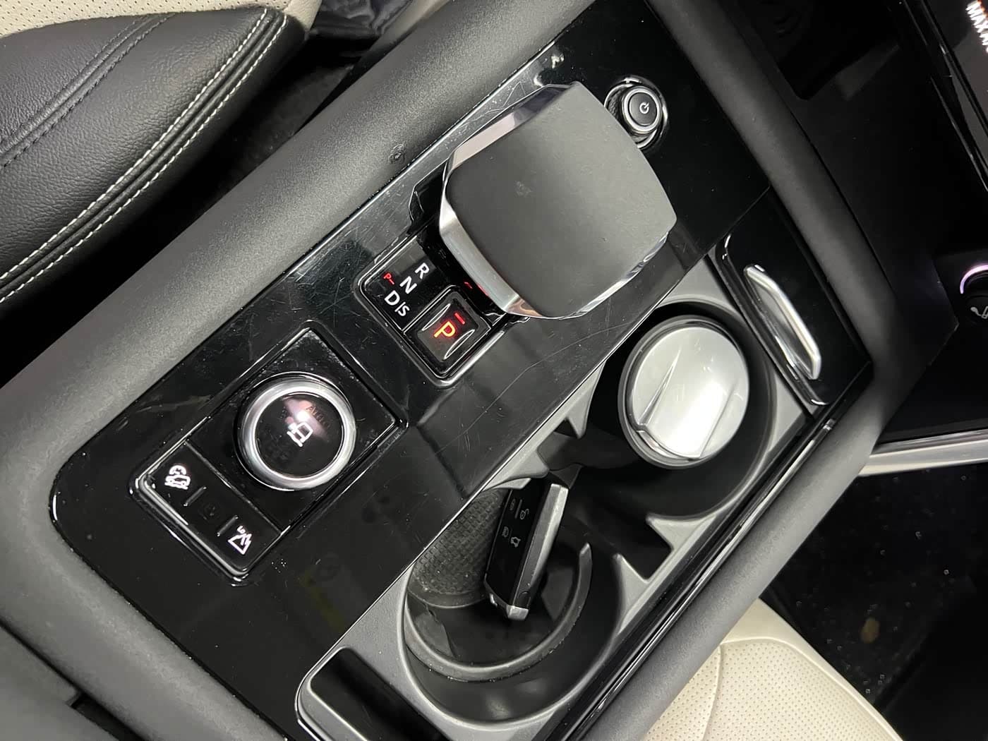 Land Rover Discovery 2021 — Фото 17/20