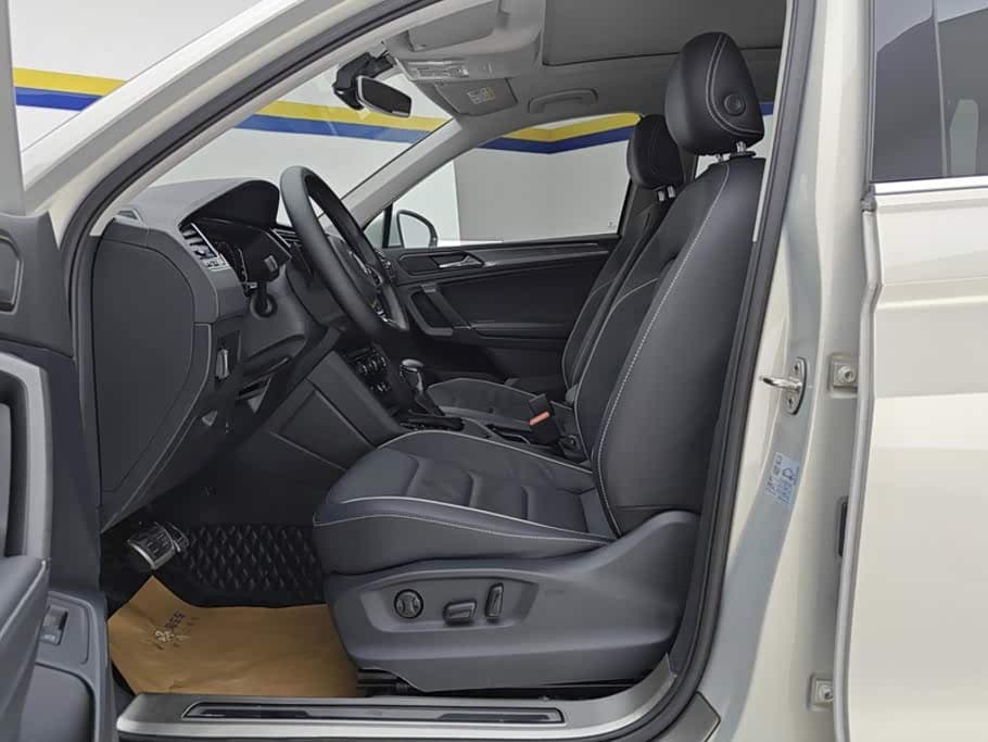 Volkswagen Tiguan L 2021 — Фото 9/16