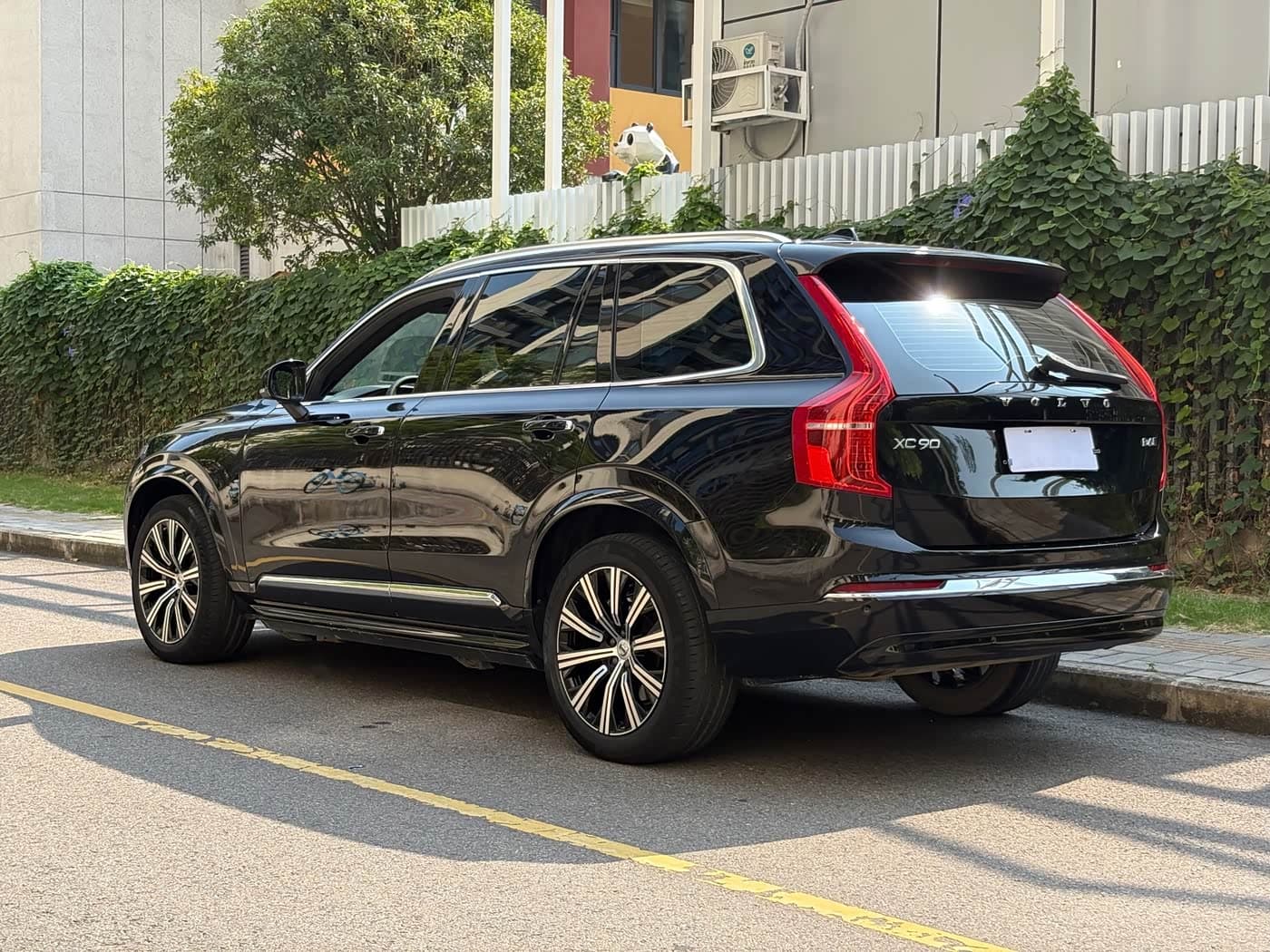 Volvo XC90 2023 — Фото 17/18
