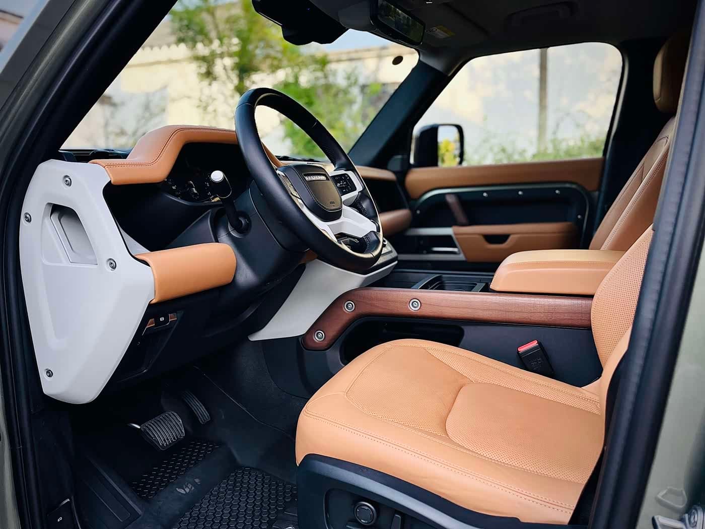 Land Rover Defender 2024 — Фото 13/20