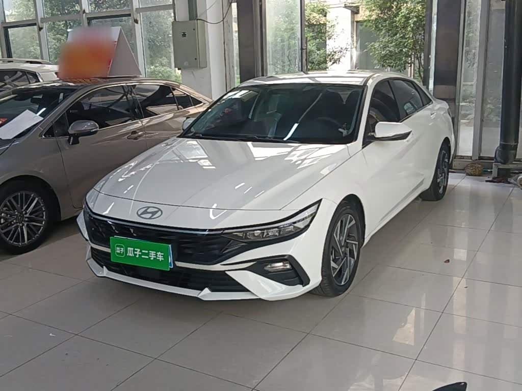Hyundai Elantra 2025 — Фото 1/20