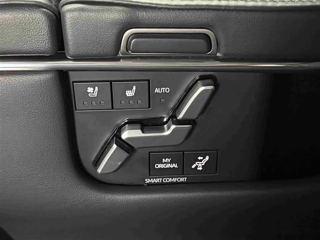 Toyota Alphard 2023 — Фото 17/20