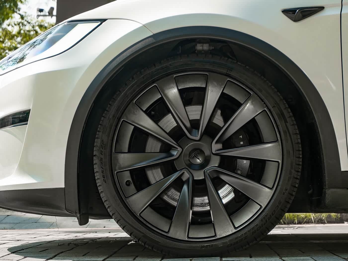 Tesla Model X 2023 — Фото 19/20