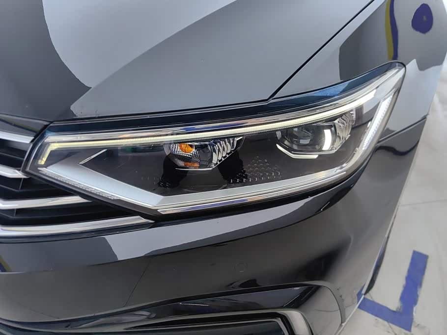 Volkswagen Magotan GTE Plug-in Hybrid 2022 — Фото 5/16