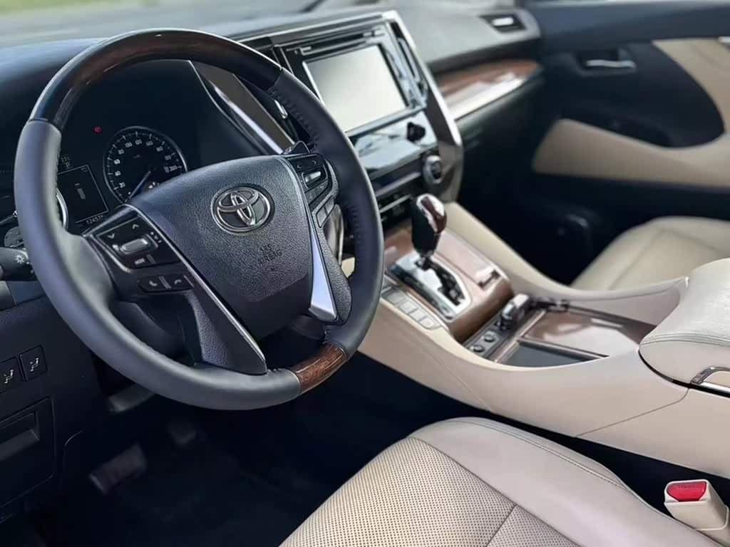 Toyota Alphard 2017 — Фото 17/20