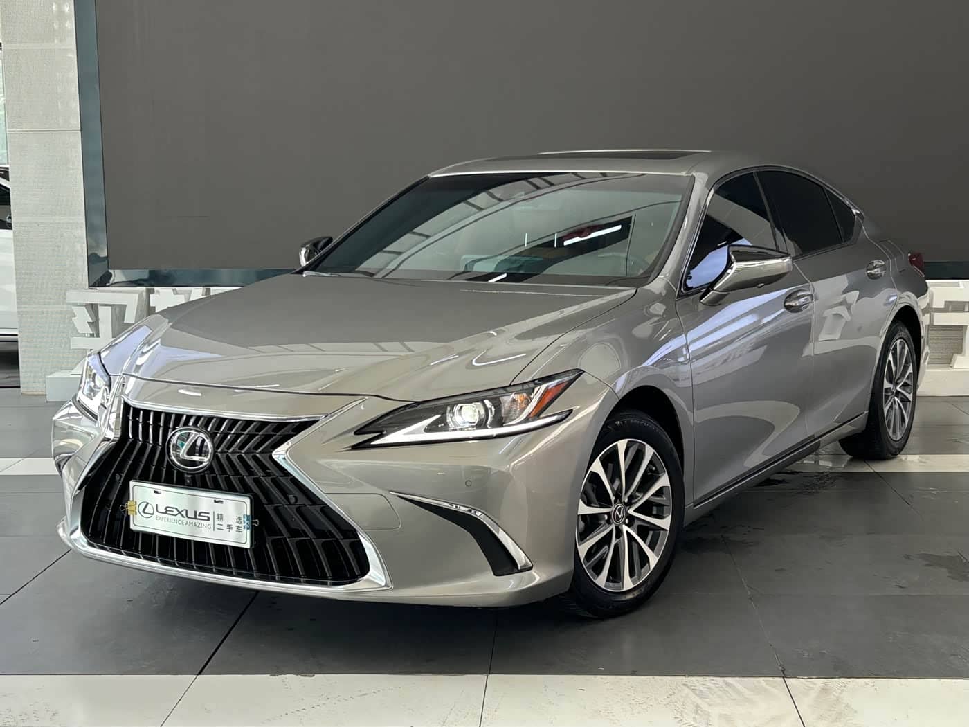 Lexus ES, 2022