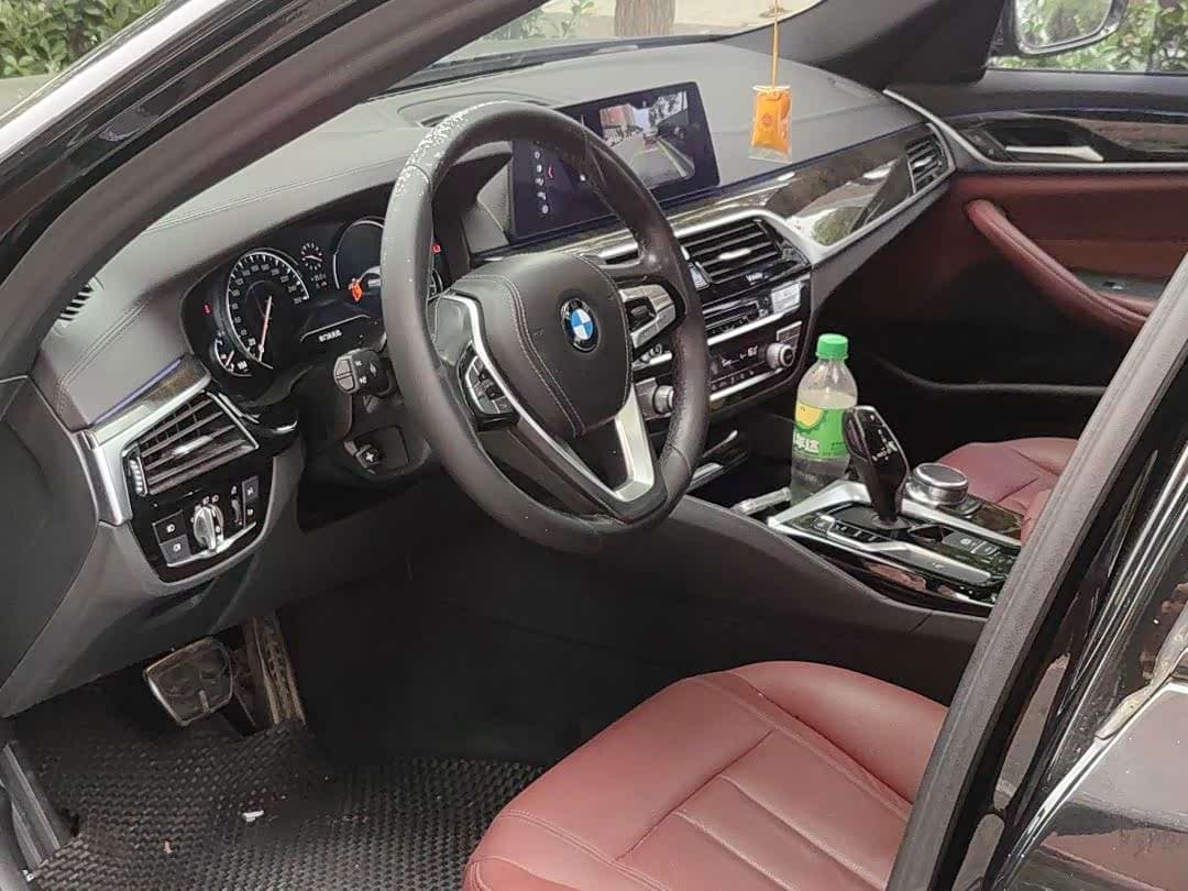 BMW 5 Series 2018 — Фото 16/16