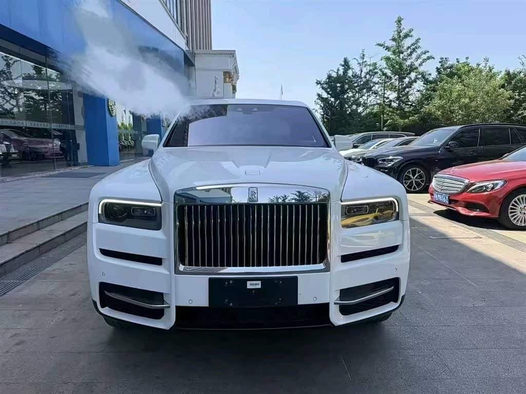 Rolls-Royce Cullinan 2022 — Фото 1/13